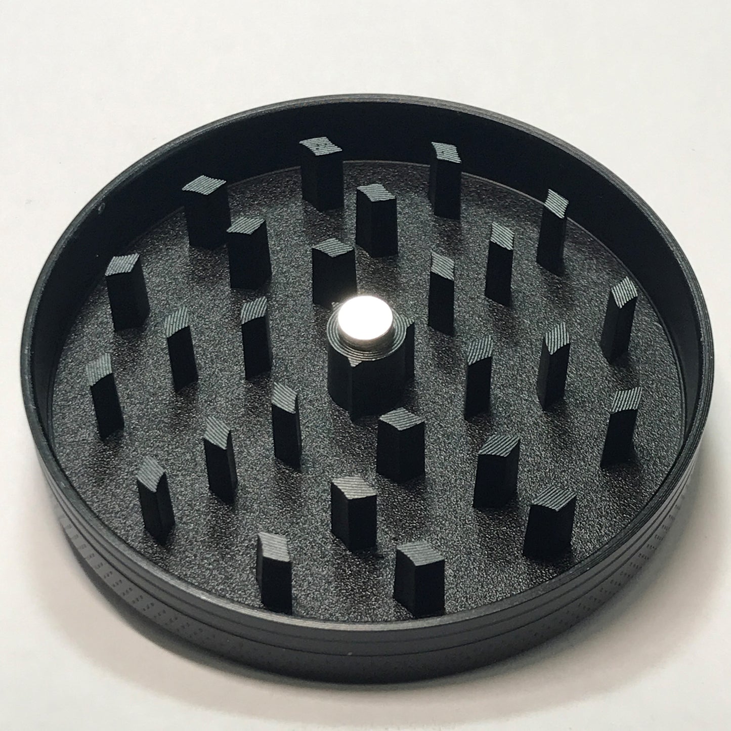 2.5 Inch 4 Piece Large Herb Spice Grinder Black - B&Q CO.